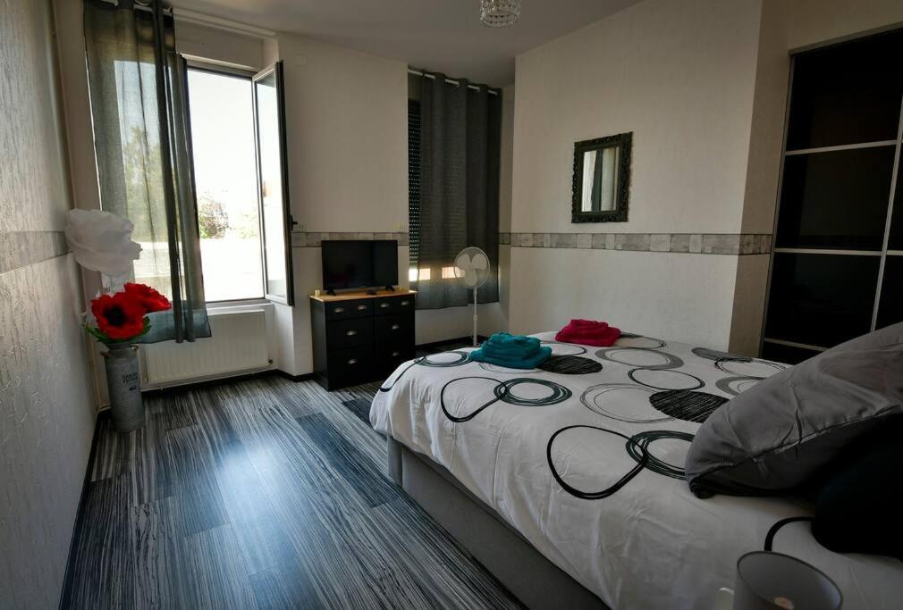 Grand Appartement De Haut Standing En Centre-Ville Montluçon Kültér fotó